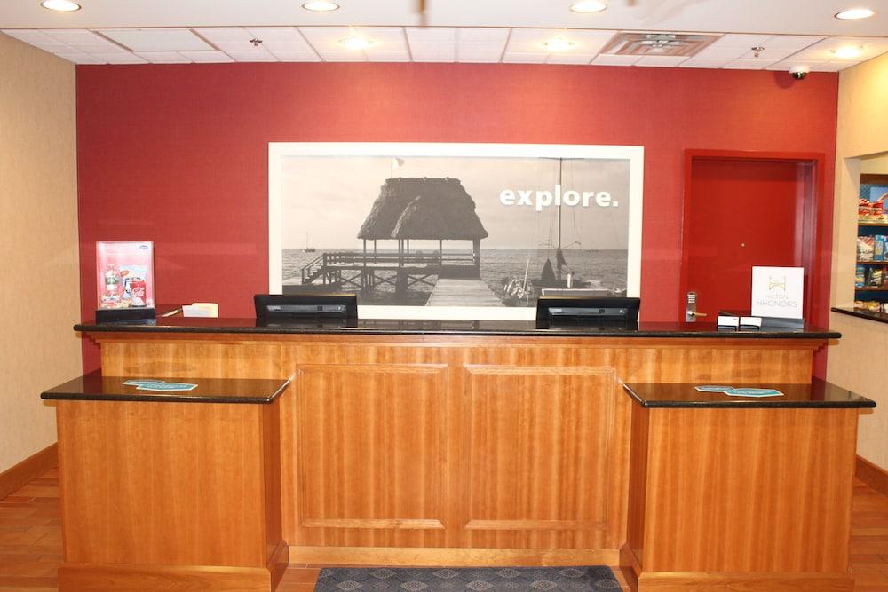 Hampton Inn Gloucester Esterno foto