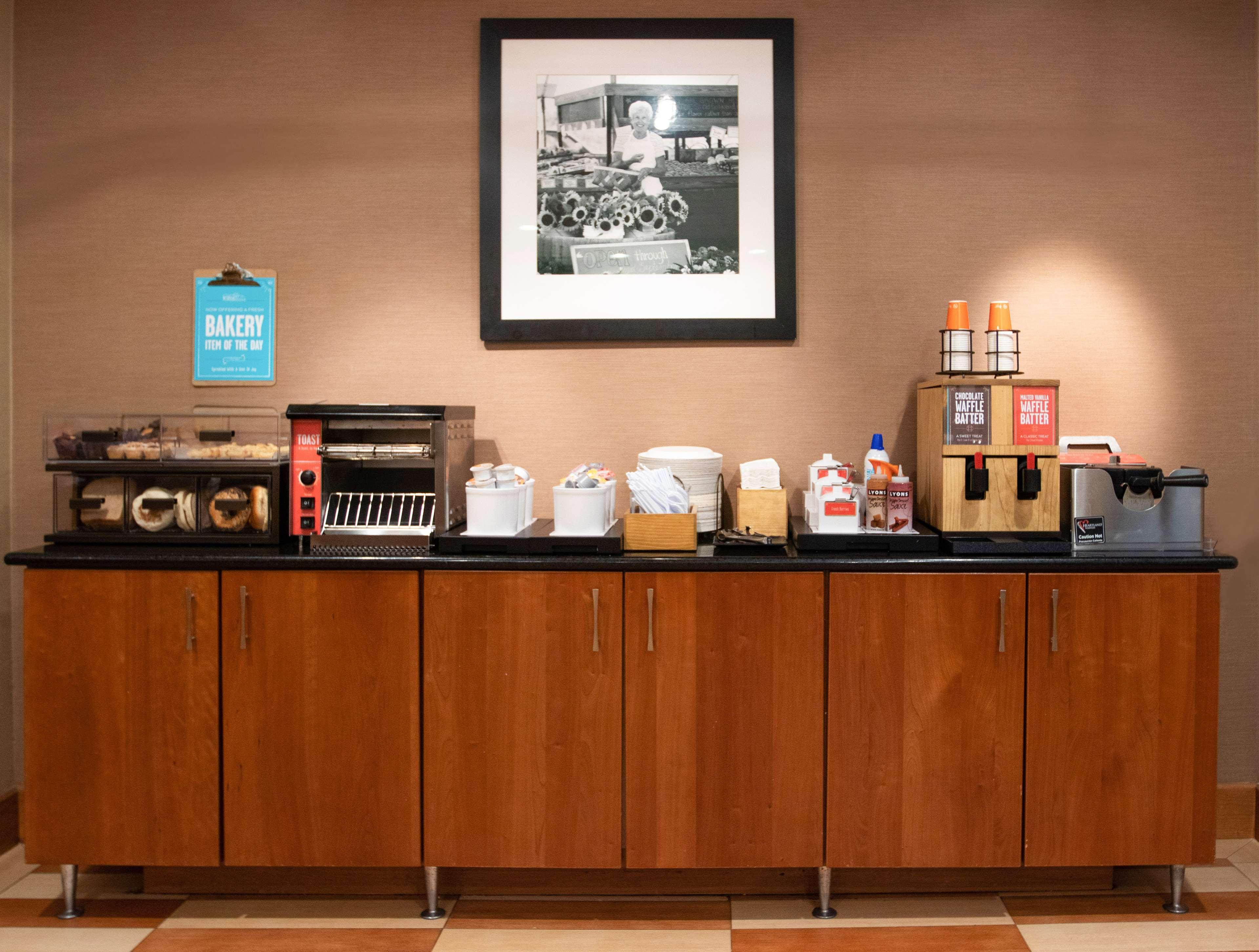 Hampton Inn Gloucester Esterno foto