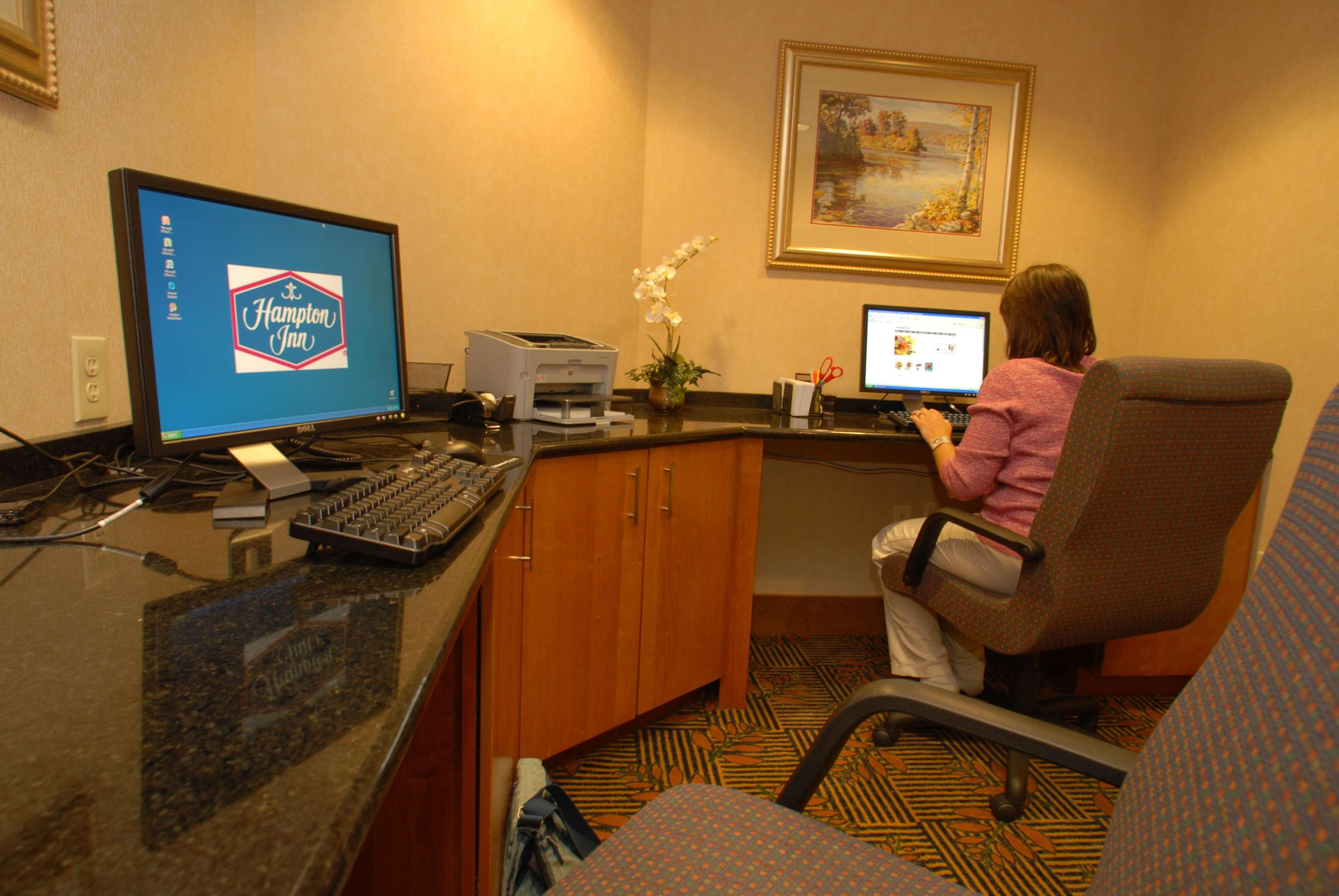 Hampton Inn Gloucester Esterno foto