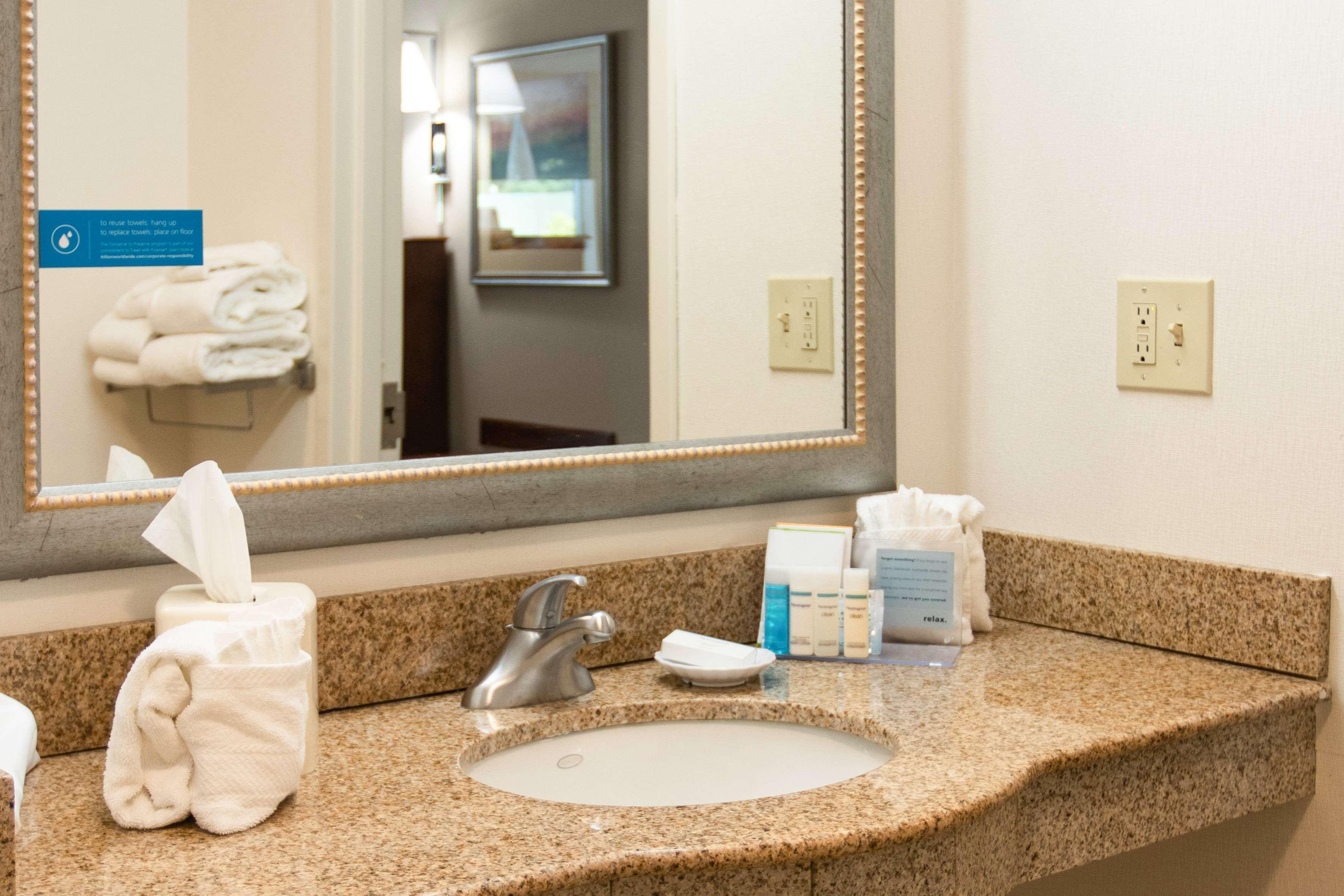 Hampton Inn Gloucester Esterno foto