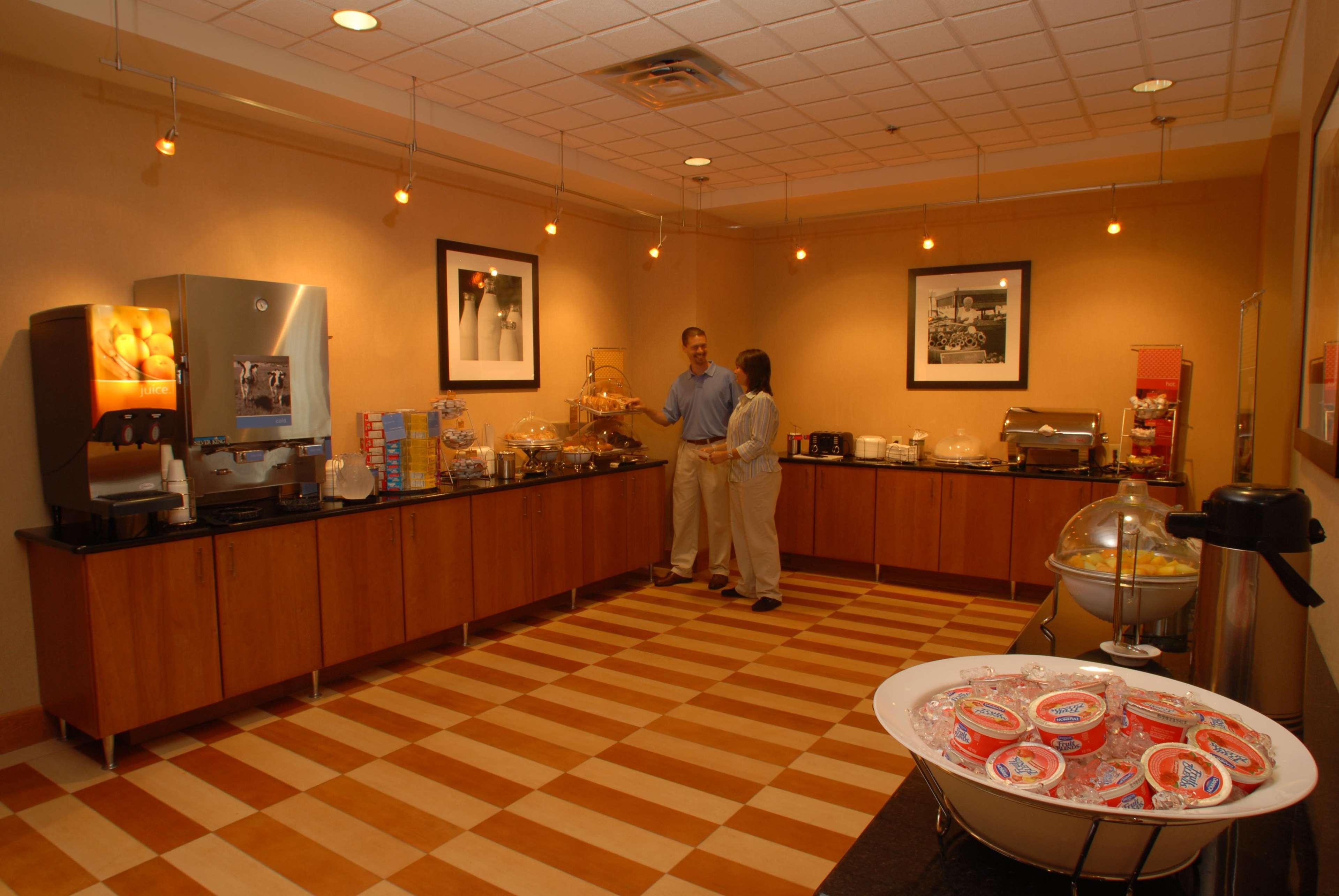 Hampton Inn Gloucester Esterno foto