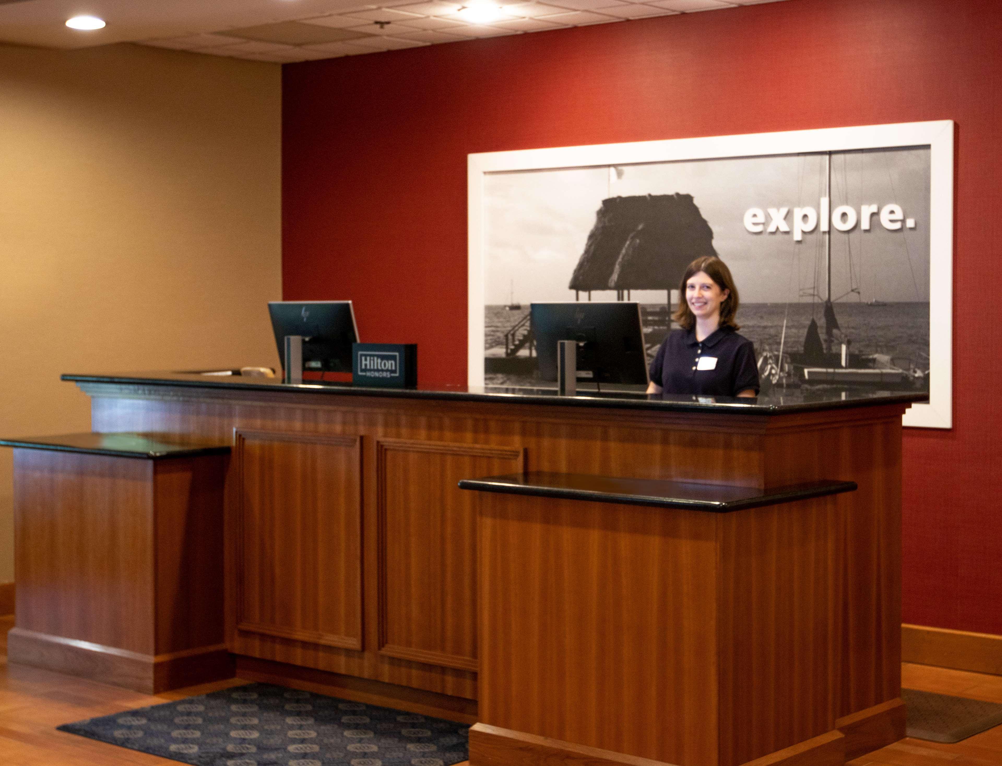 Hampton Inn Gloucester Esterno foto