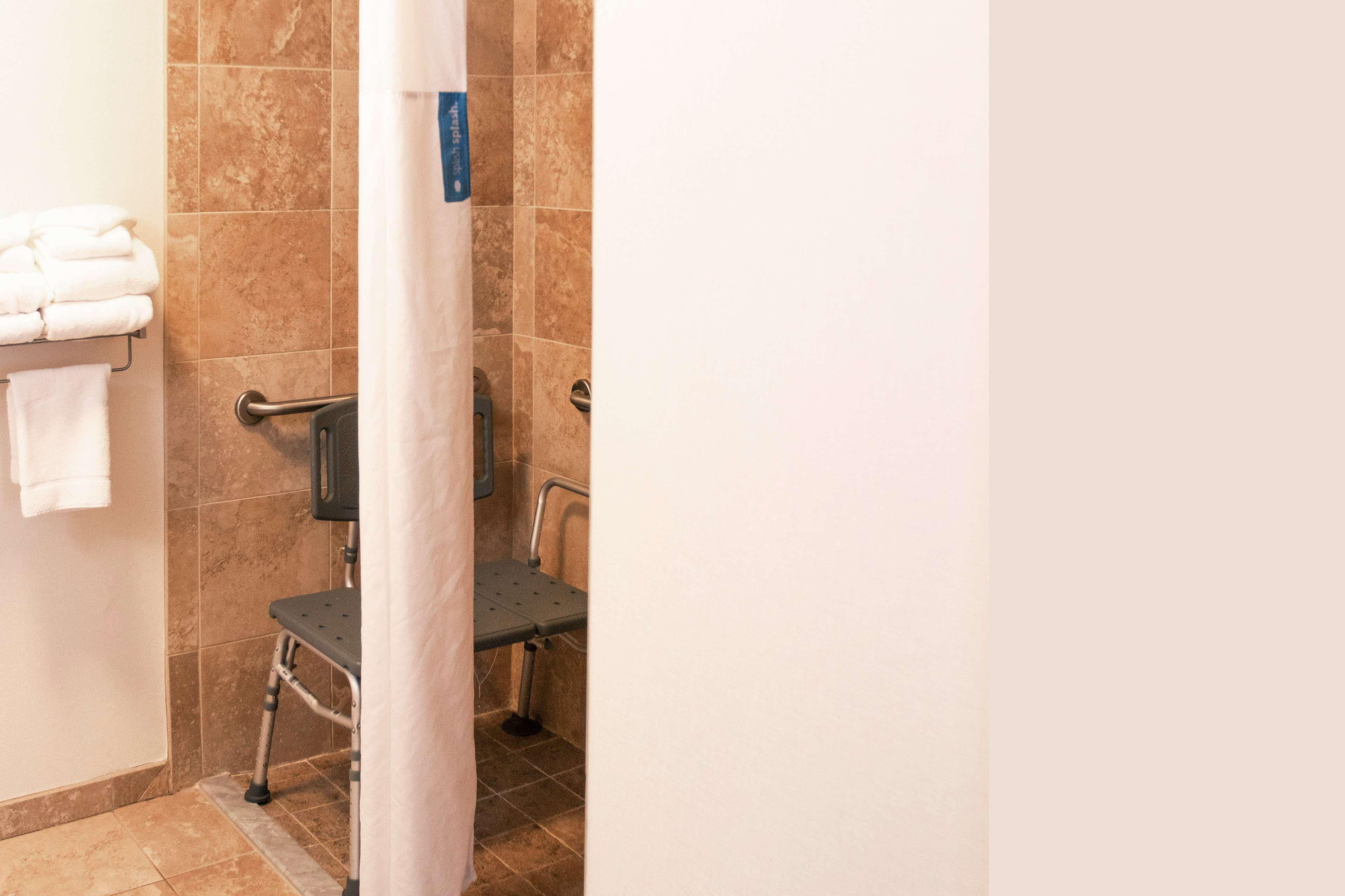Hampton Inn Gloucester Esterno foto