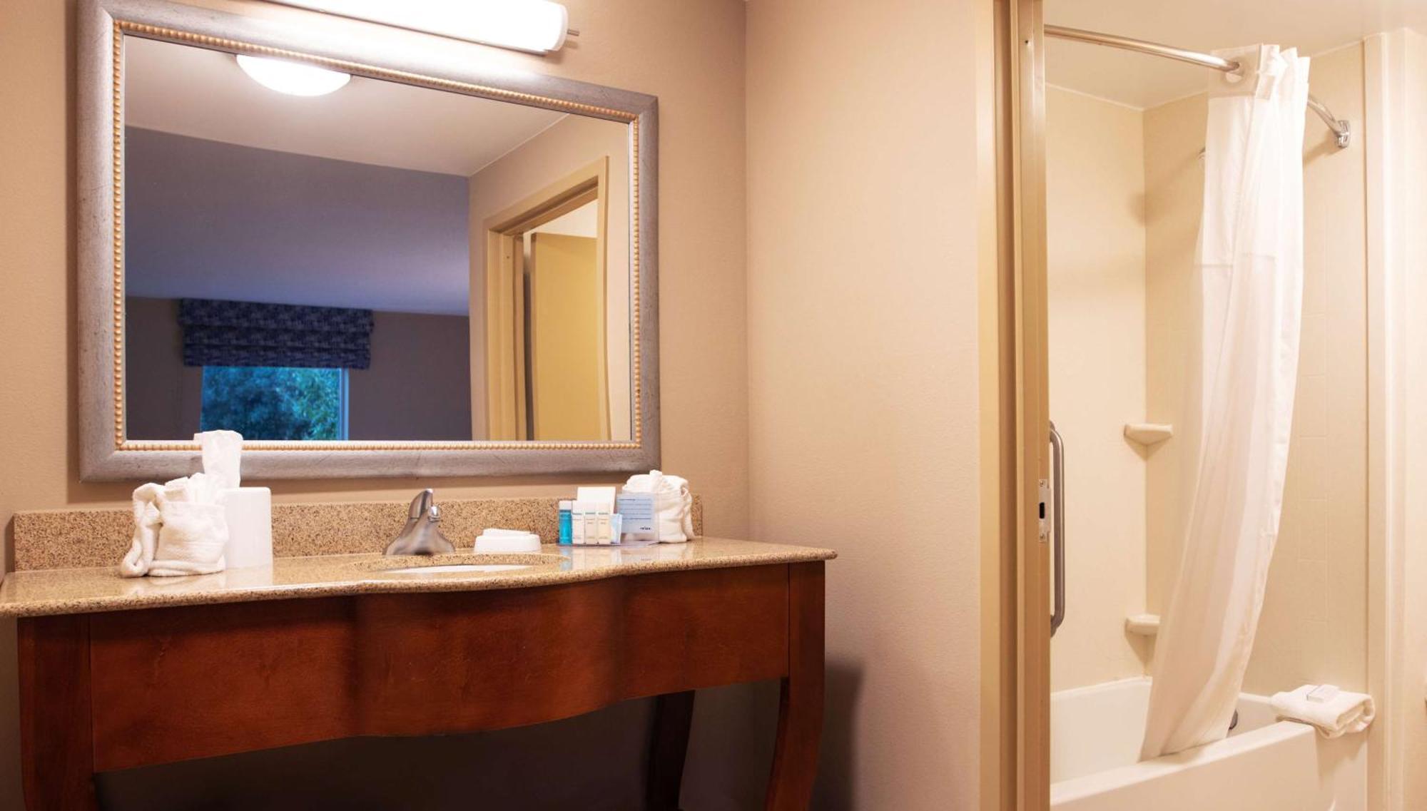 Hampton Inn Gloucester Esterno foto