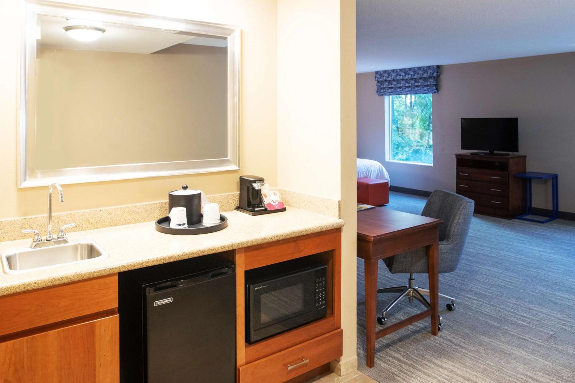 Hampton Inn Gloucester Esterno foto