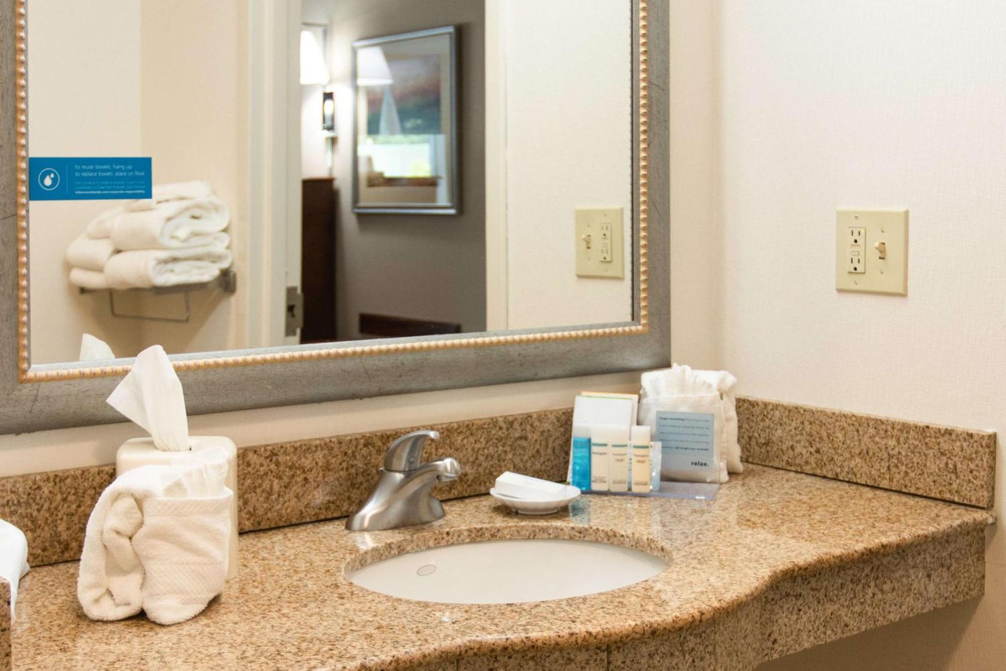 Hampton Inn Gloucester Esterno foto