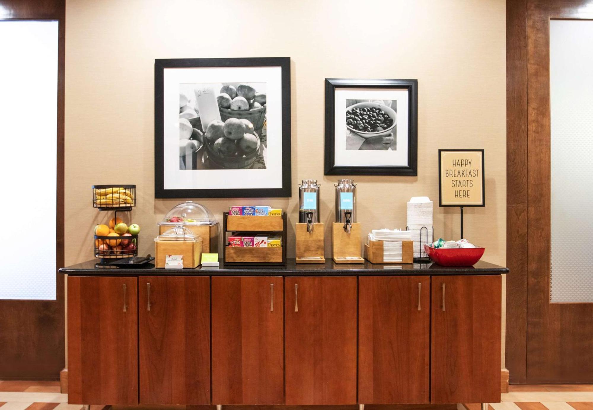 Hampton Inn Gloucester Esterno foto