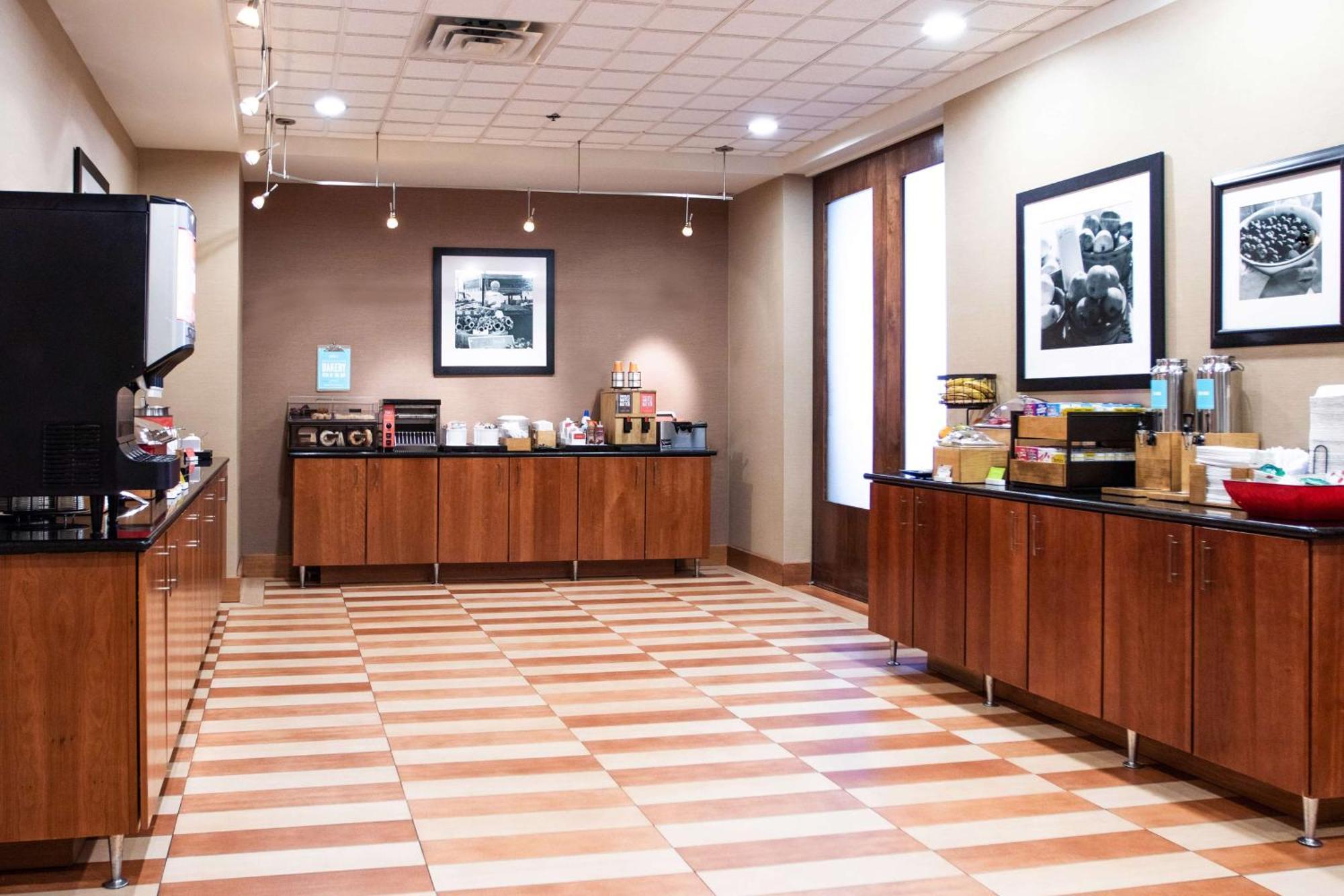 Hampton Inn Gloucester Esterno foto