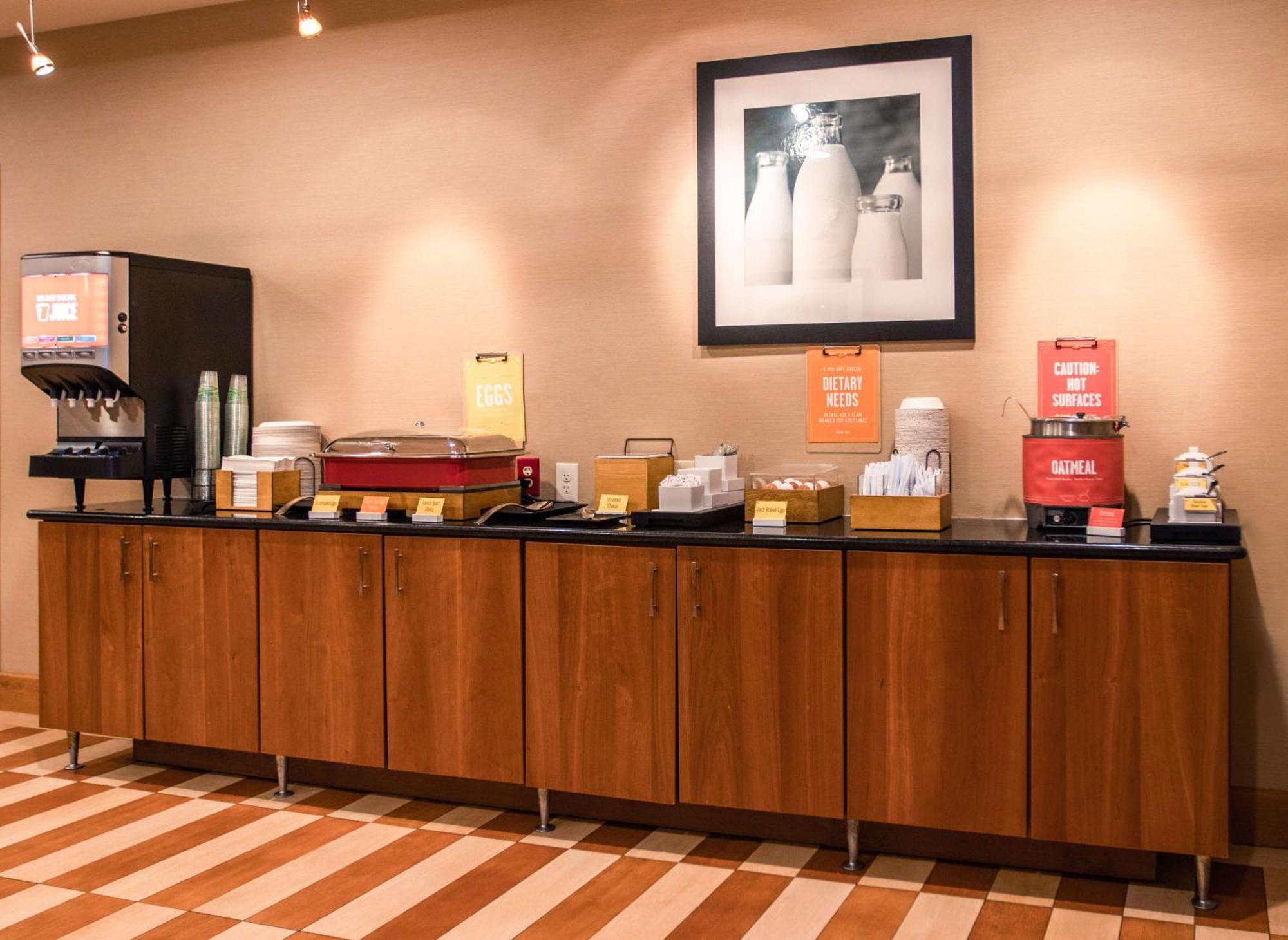 Hampton Inn Gloucester Esterno foto