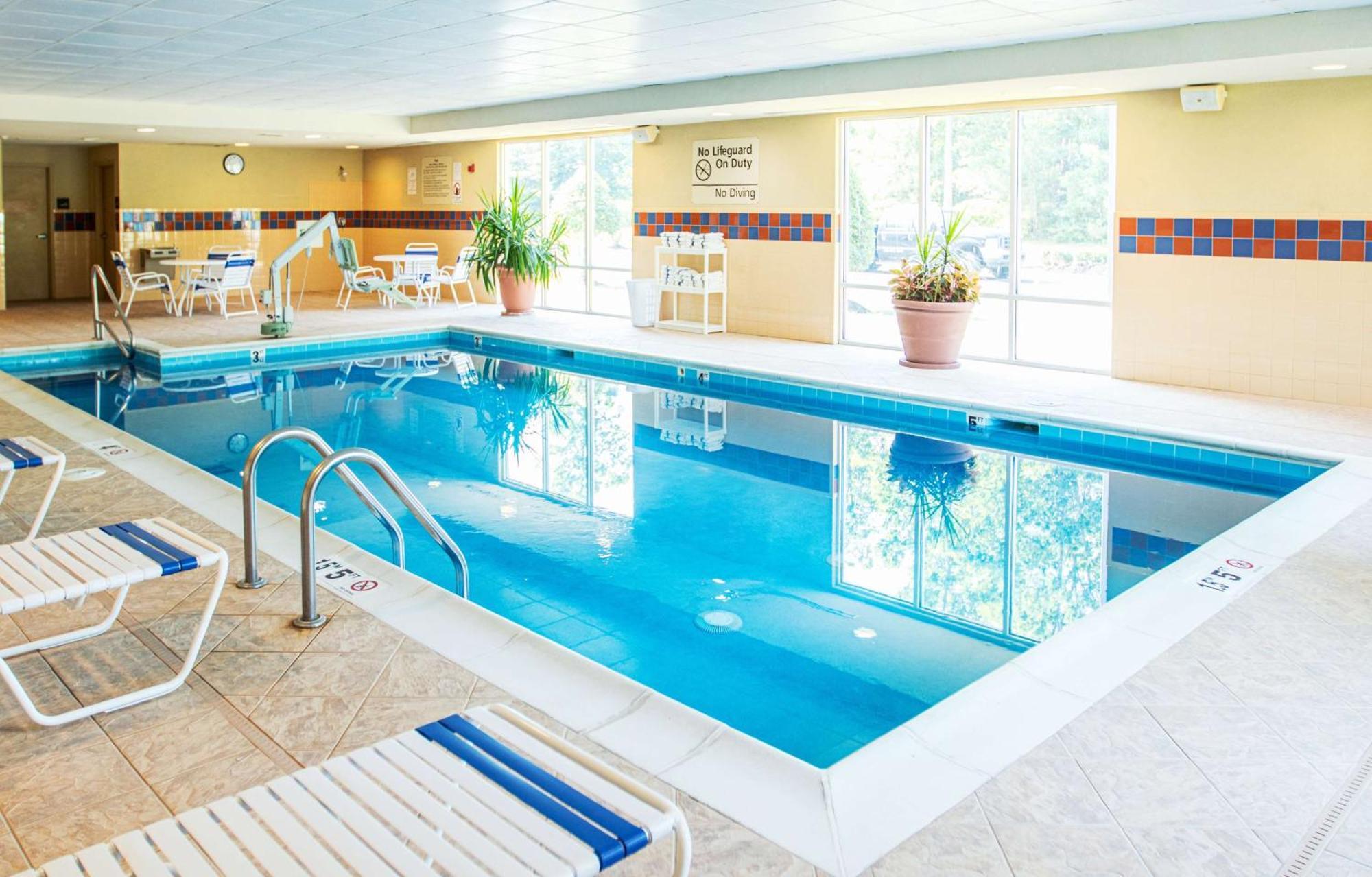 Hampton Inn Gloucester Esterno foto